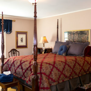 four poster queen bed